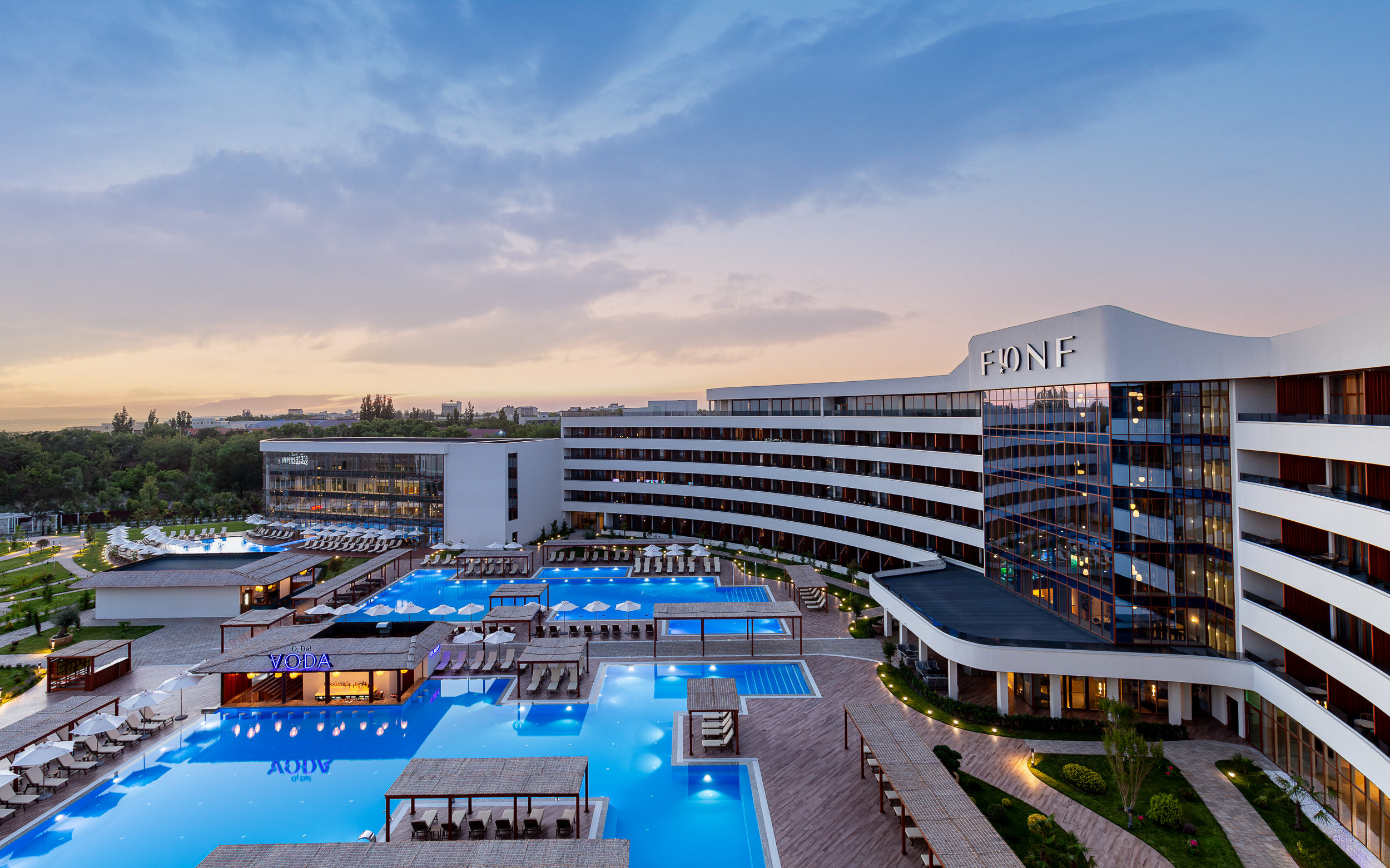Отель FЮNF Luxury Resort & Spa 5*
